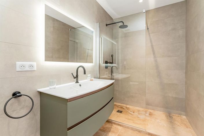 Image No.21-5 Bed House for sale