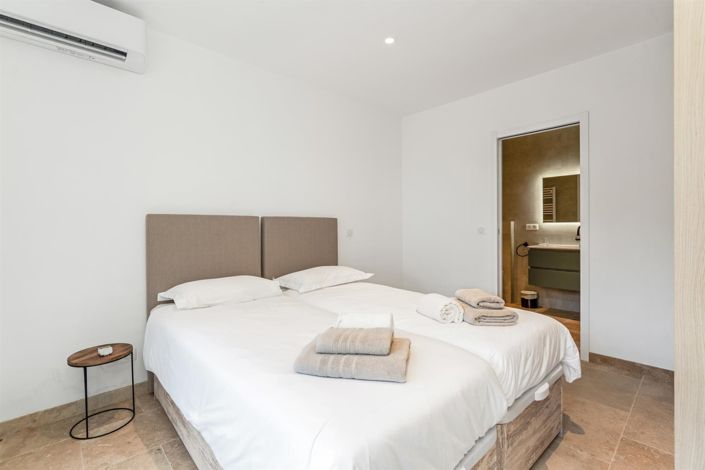 Image No.22-5 Bed House for sale