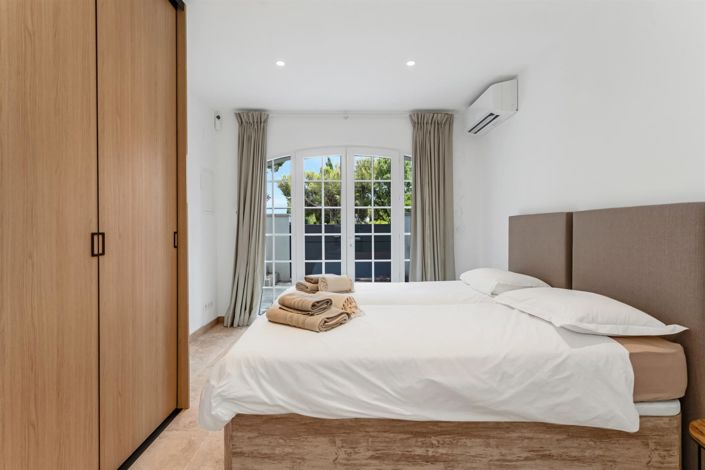 Image No.23-5 Bed House for sale