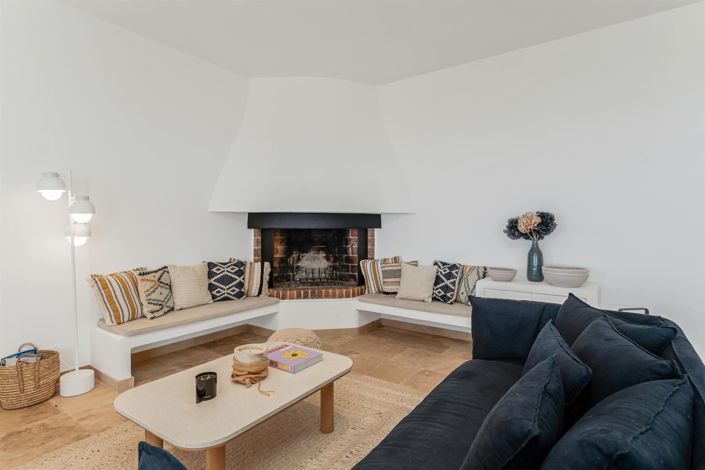 Image No.8-5 Bed House for sale