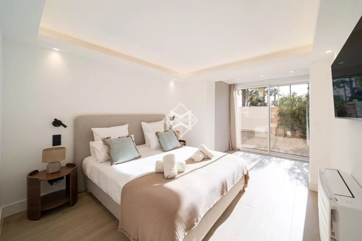 Image No.10-5 Bed Apartment for sale