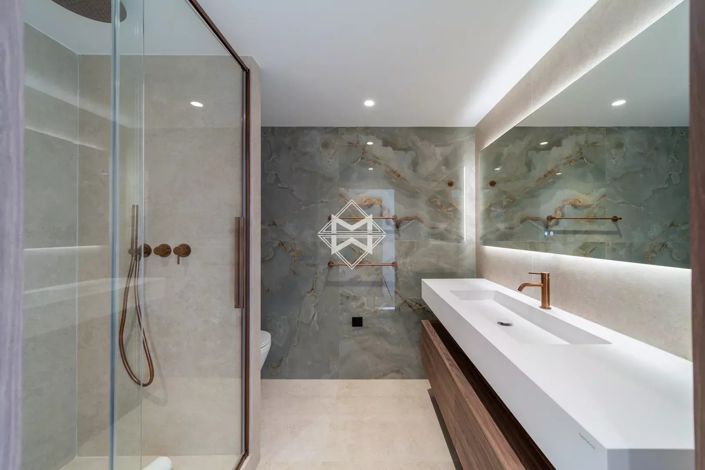 Image No.12-5 Bed Apartment for sale