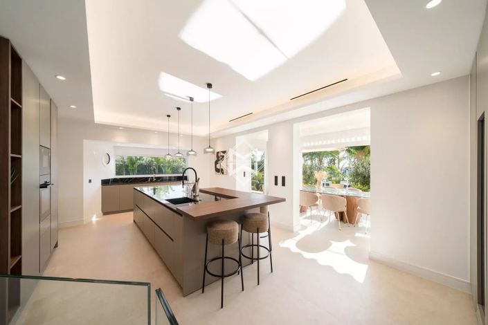 Image No.8-5 Bed Apartment for sale