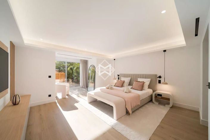 Image No.9-5 Bed Apartment for sale