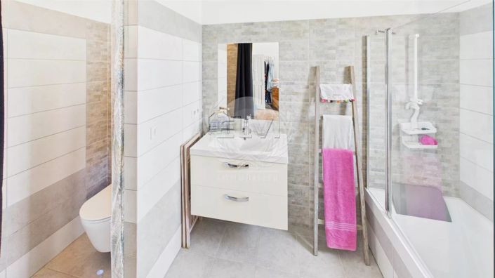 Image No.14-6 Bed House for sale