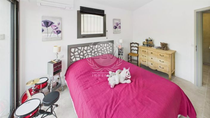 Image No.19-6 Bed House for sale