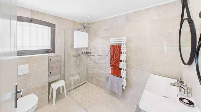 Image No.20-6 Bed House for sale