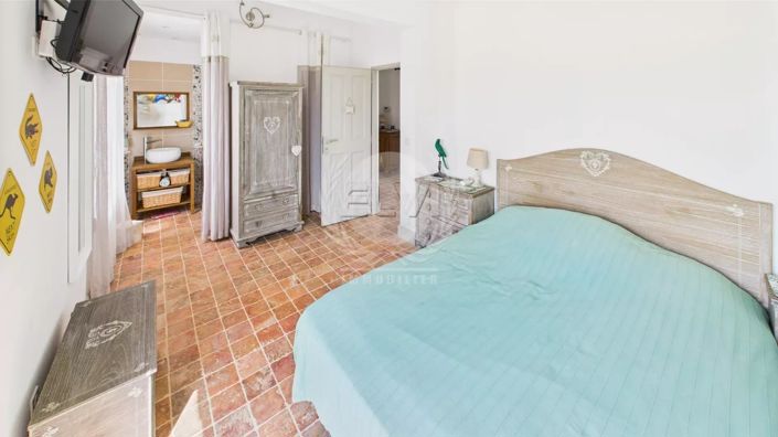 Image No.22-6 Bed House for sale