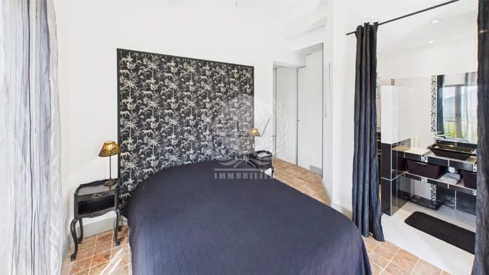 Image No.24-6 Bed House for sale