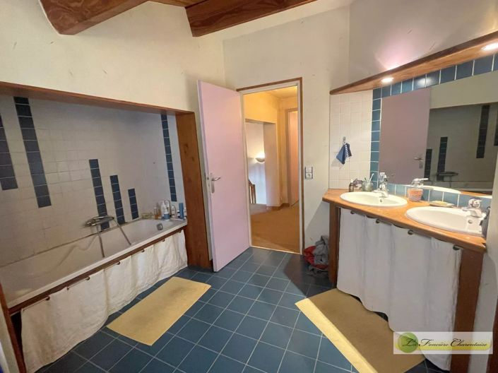 Image No.16-4 Bed House for sale