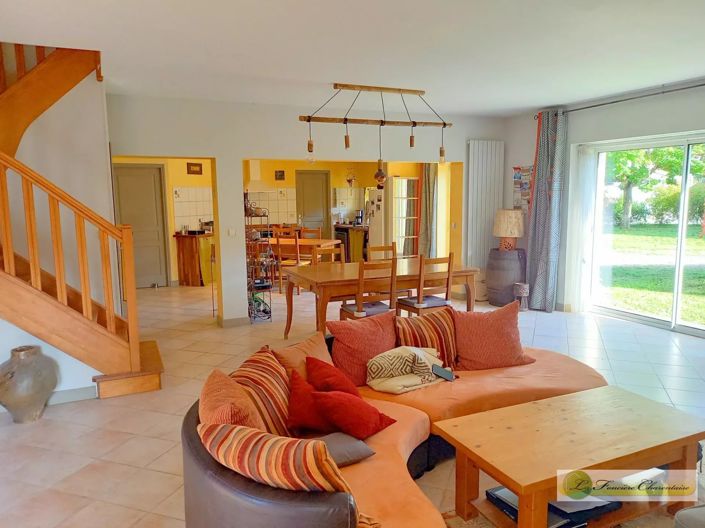 Image No.6-4 Bed House for sale