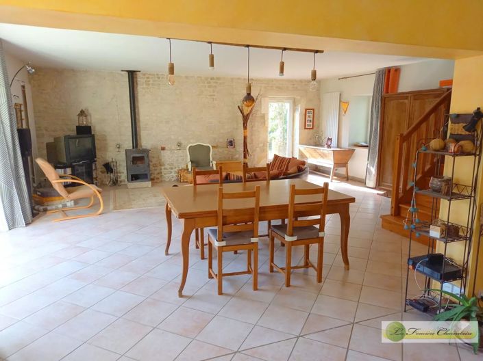 Image No.8-4 Bed House for sale