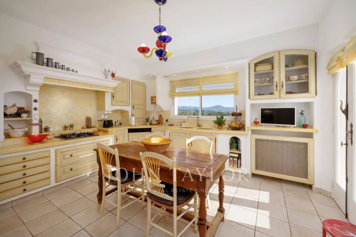 Image No.10-4 Bed House for sale