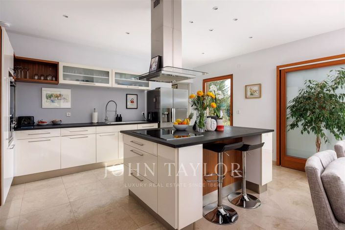 Image No.11-7 Bed House for sale