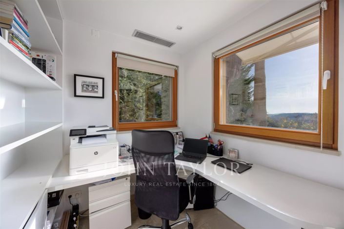 Image No.14-7 Bed House for sale