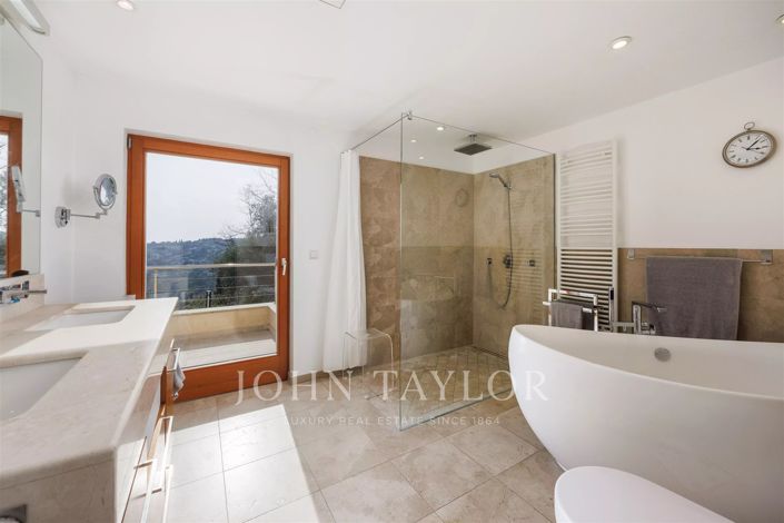 Image No.16-7 Bed House for sale