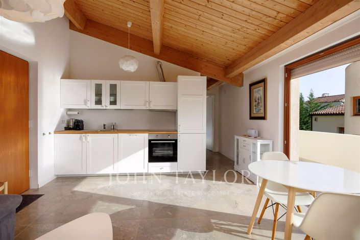 Image No.20-7 Bed House for sale