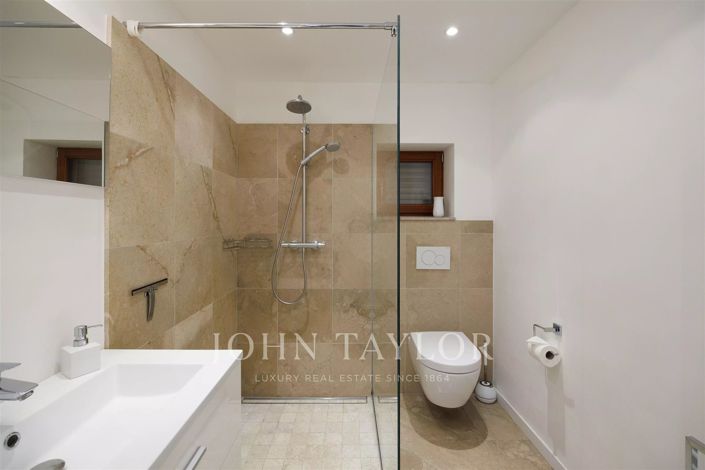 Image No.22-7 Bed House for sale