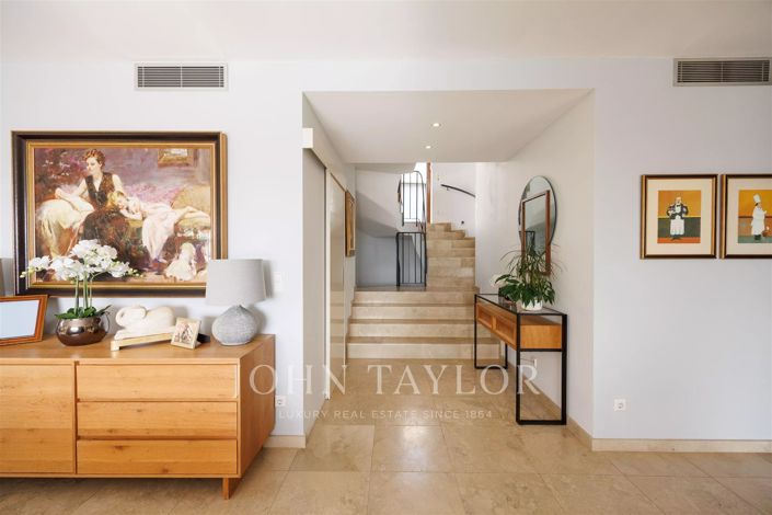 Image No.6-7 Bed House for sale