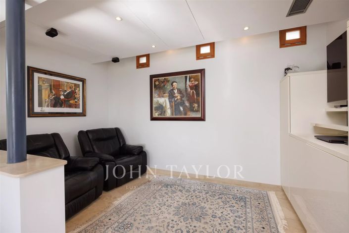 Image No.9-7 Bed House for sale