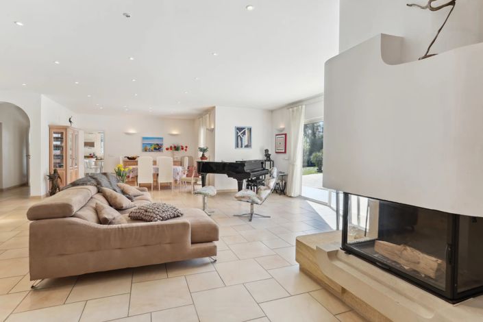 Image No.4-5 Bed House for sale