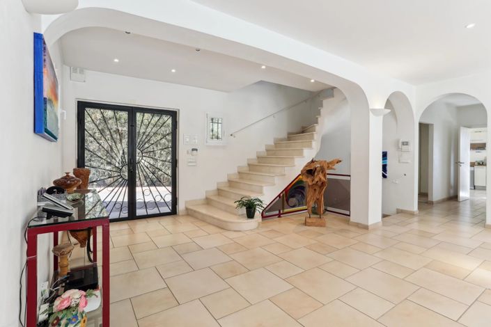 Image No.6-5 Bed House for sale