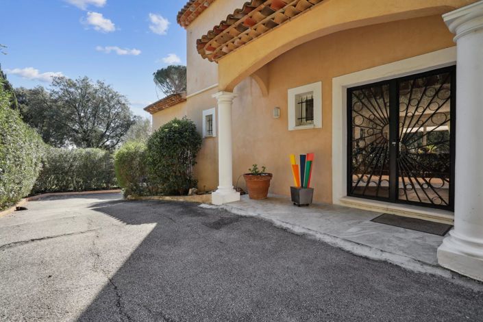 Image No.8-5 Bed House for sale