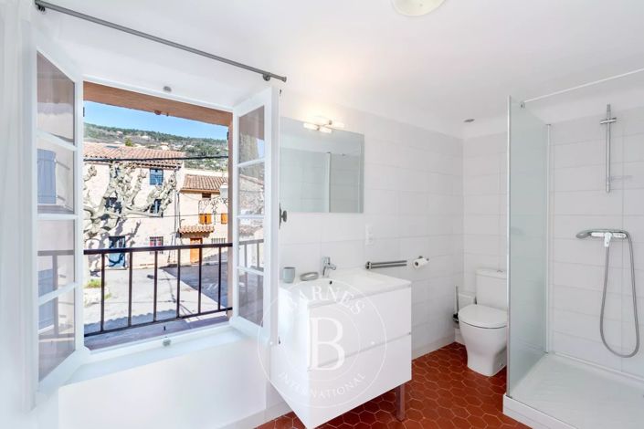 Image No.10-3 Bed House for sale