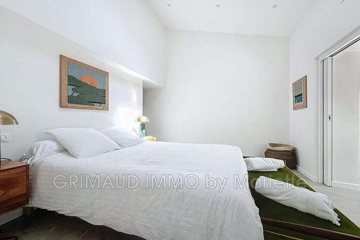 Image No.11-3 Bed House for sale