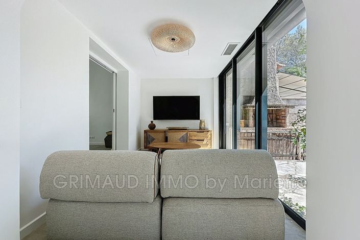 Image No.8-3 Bed House for sale