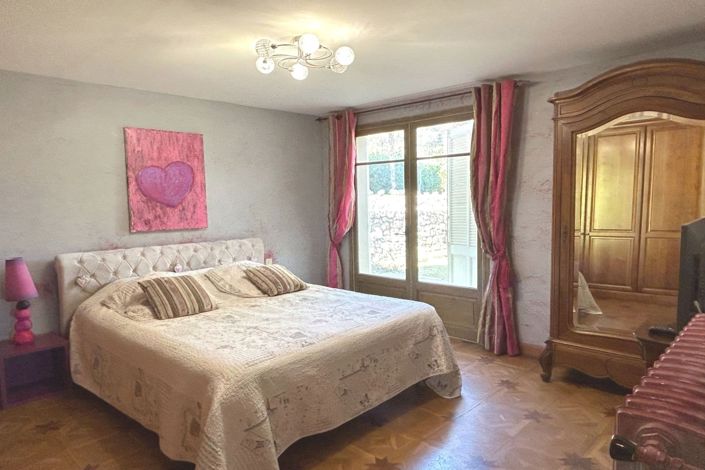 Image No.17-6 Bed House for sale