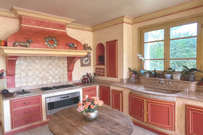 Image No.9-6 Bed House for sale