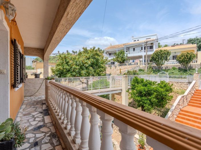 Image No.19-6 Bed House for sale