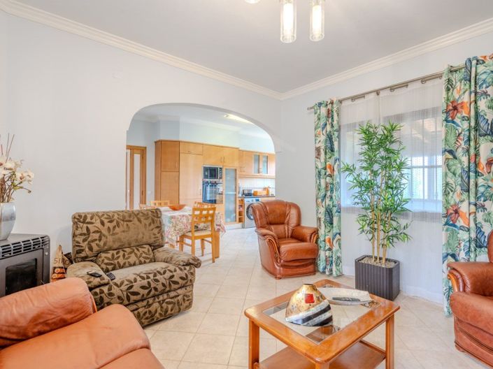 Image No.2-6 Bed House for sale