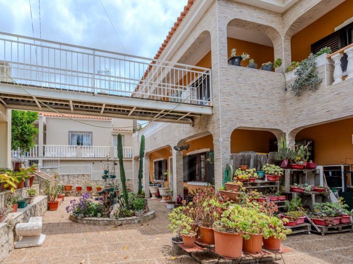 Image No.3-6 Bed House for sale