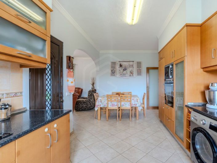 Image No.4-6 Bed House for sale