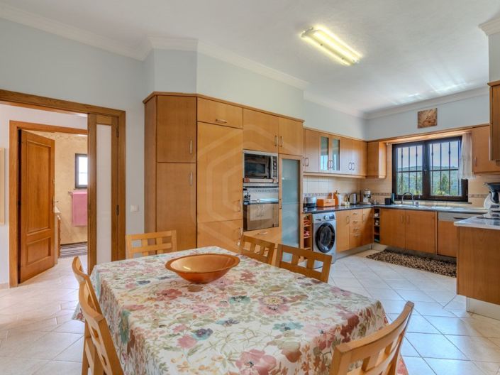 Image No.5-6 Bed House for sale