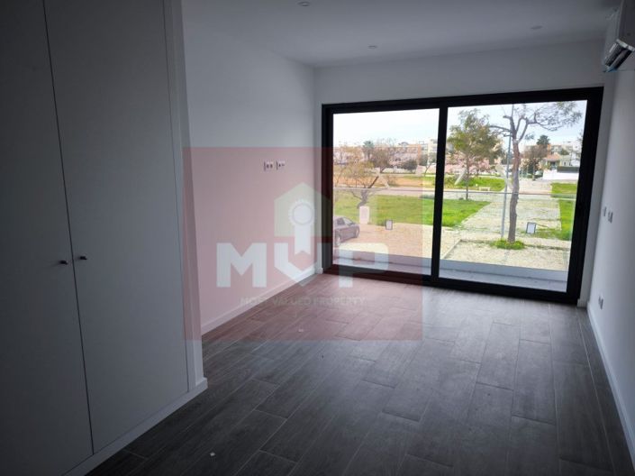 Image No.17-3 Bed House for sale