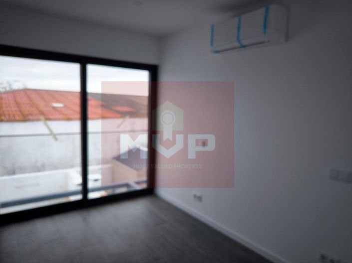 Image No.19-3 Bed House for sale