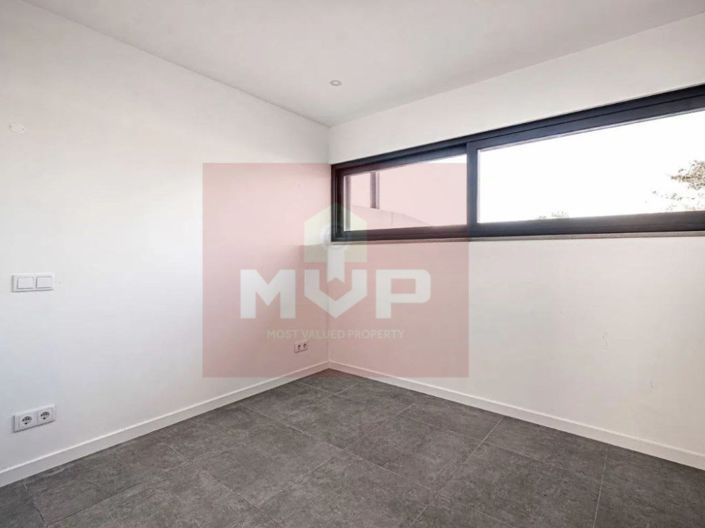 Image No.21-3 Bed House for sale