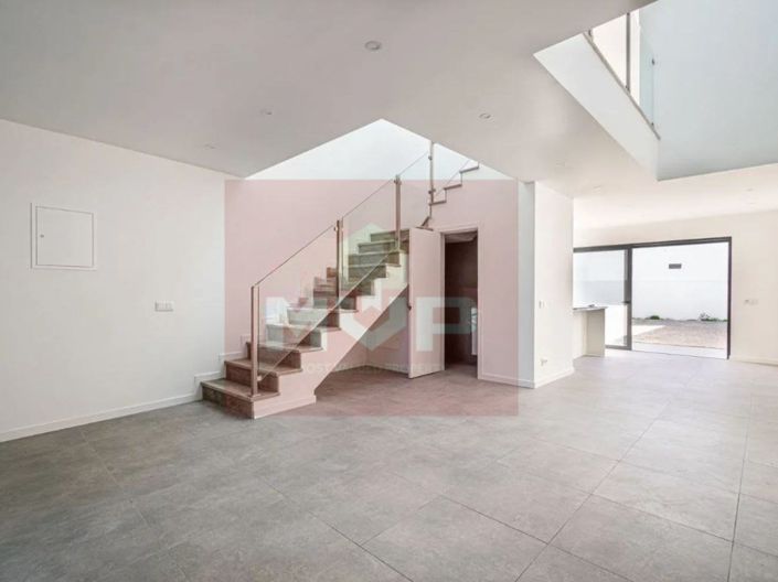 Image No.3-3 Bed House for sale