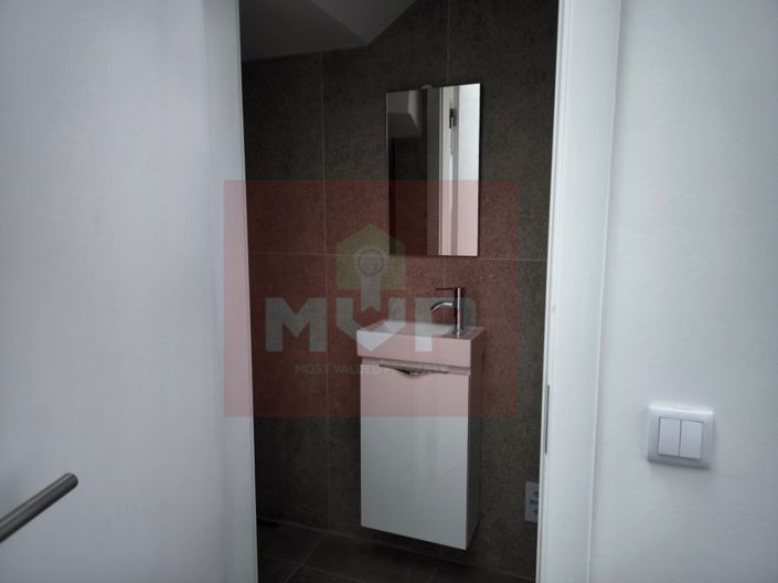 Image No.9-3 Bed House for sale