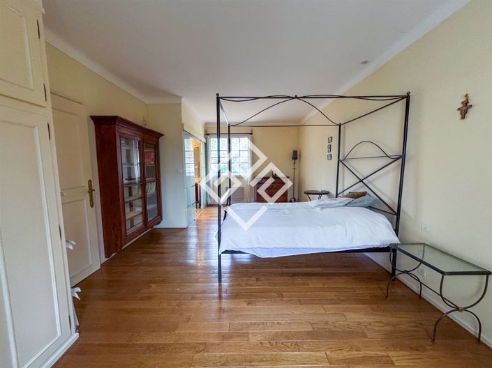 Image No.11-6 Bed House for sale