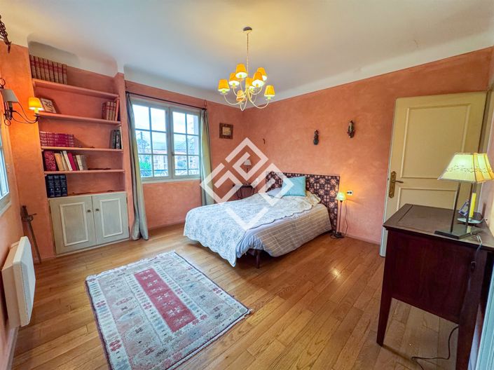 Image No.12-6 Bed House for sale