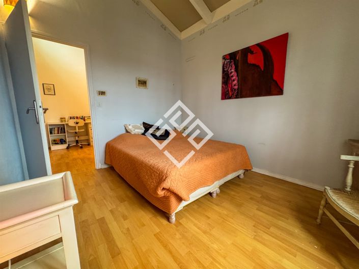 Image No.13-6 Bed House for sale