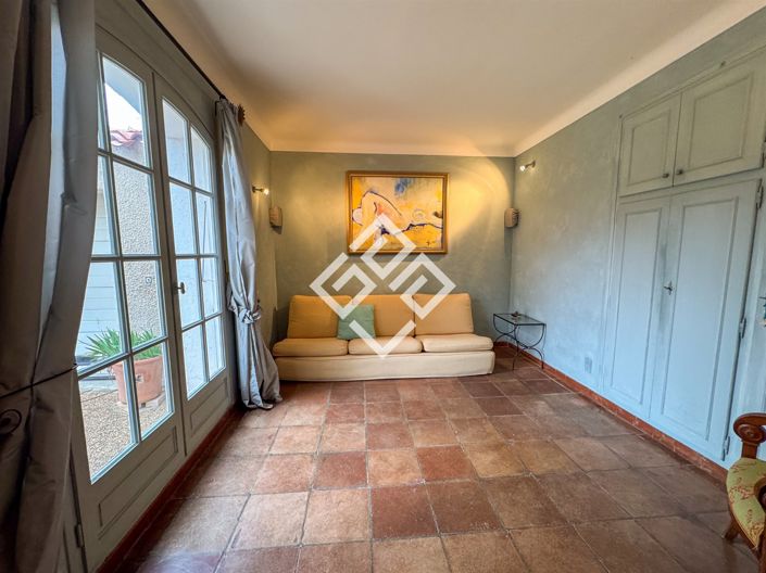 Image No.14-6 Bed House for sale