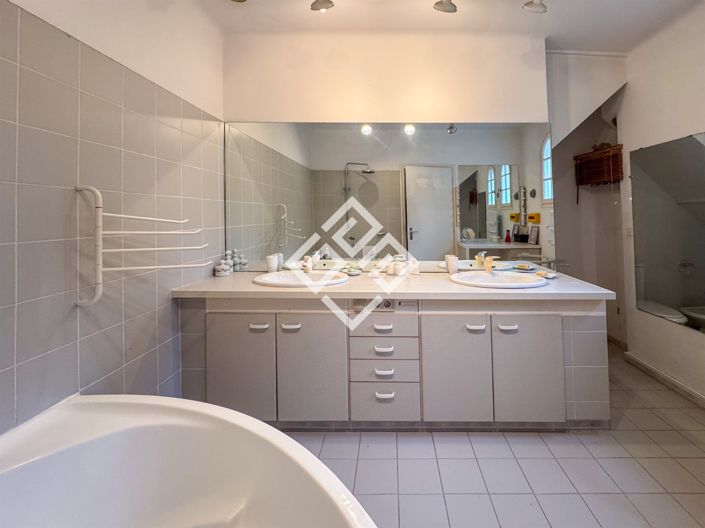 Image No.15-6 Bed House for sale