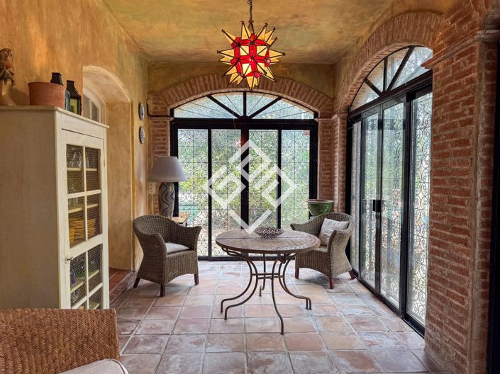 Image No.5-6 Bed House for sale