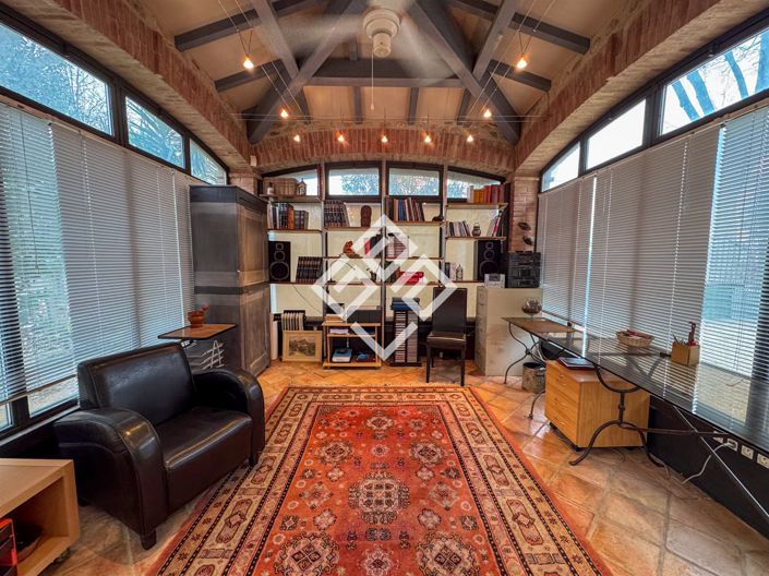 Image No.6-6 Bed House for sale