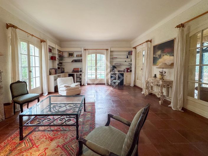 Image No.7-6 Bed House for sale